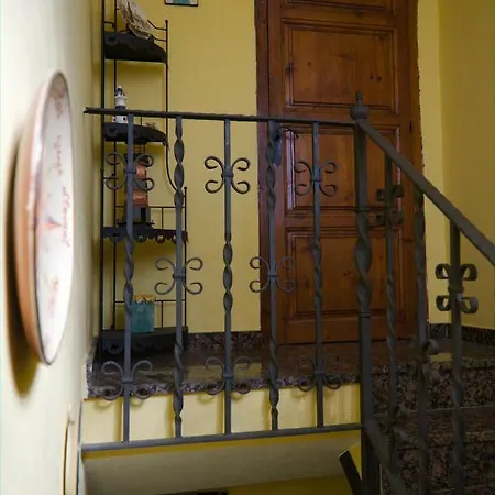 Laura L' Escala